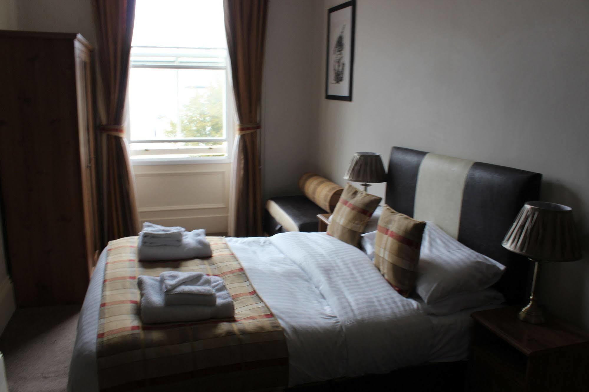רות'ברי Coquetvale Hotel מראה חיצוני תמונה